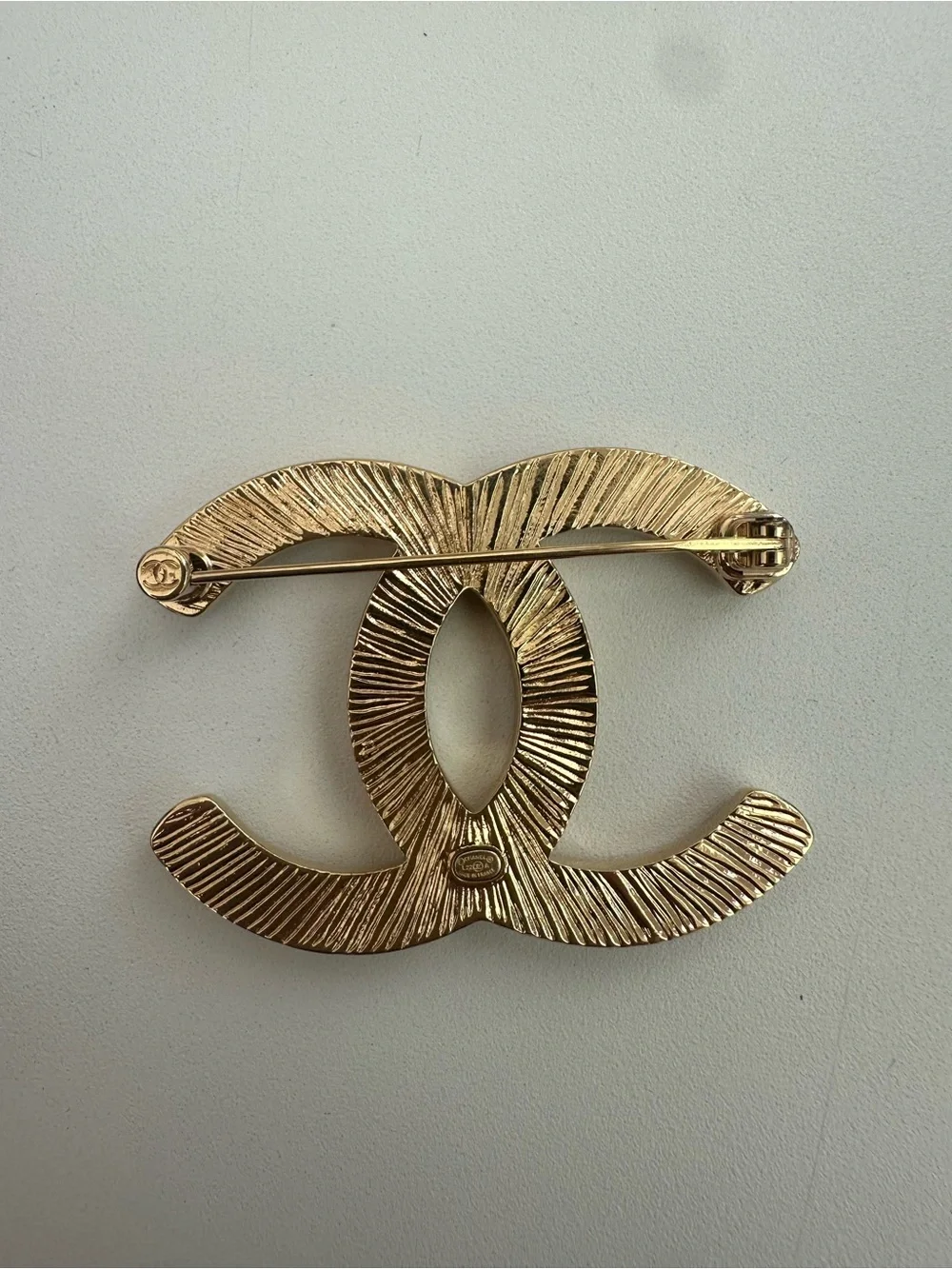 CHANEL Gold-Tone Textured Interlocking CC Brooch